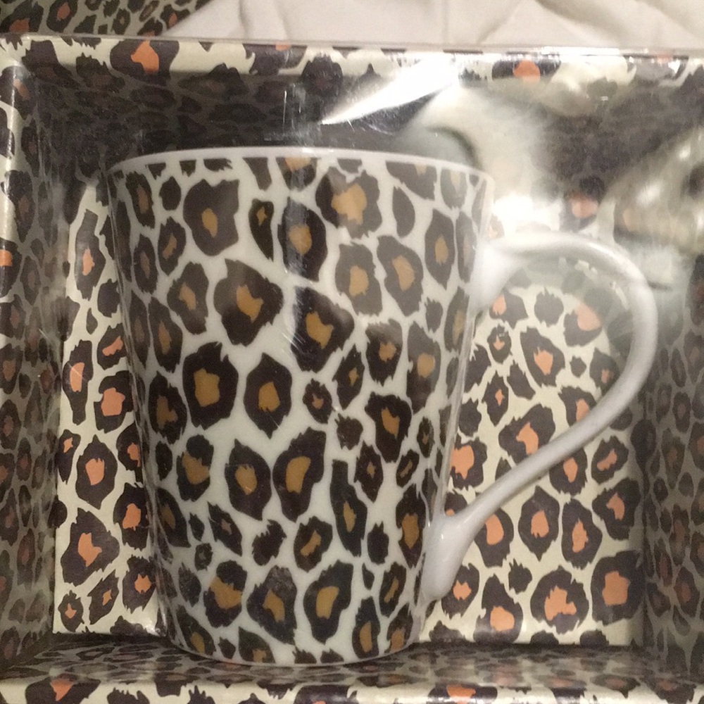 Set of 2 Cheetah print coffee mugs